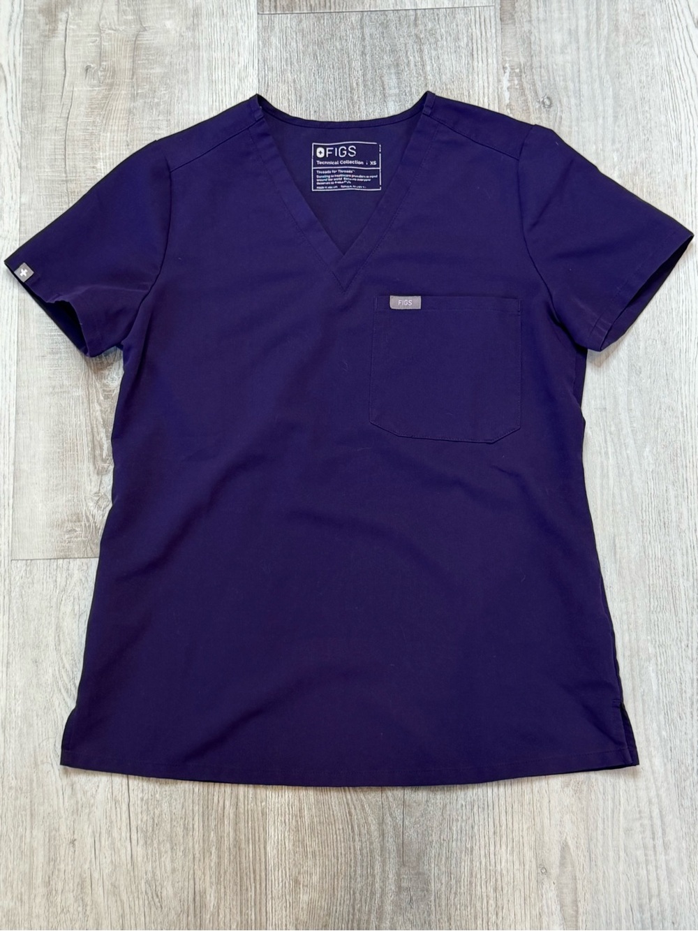 FIGS Technical Collection Catarina One-Pocket Scrub Top Deep Purple Womens XS